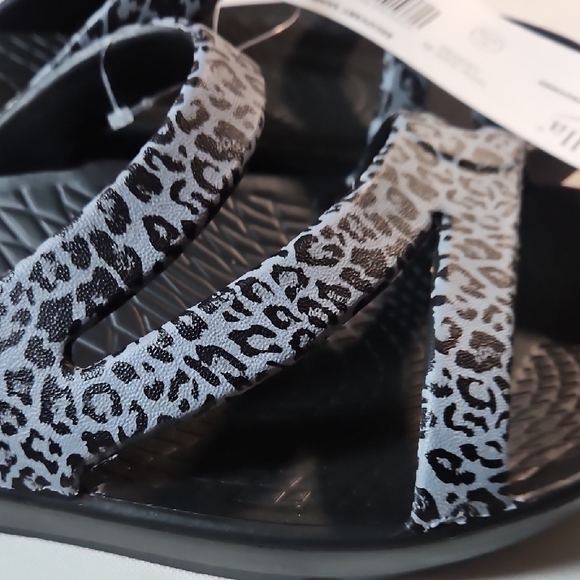 Leopard Print Slide Sandals for problem Feet - Picture 4 of 8